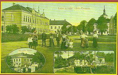 Rathausplatz von Landskroun mit dem Gymnasium, links, um 1900,